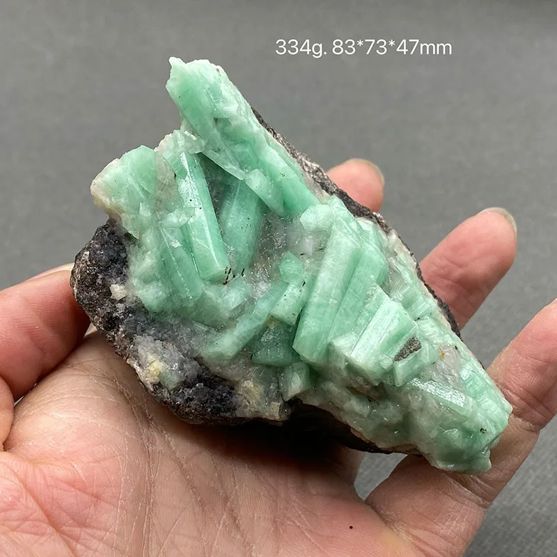 100% Natural green emerald mineral gem-grade crystal specimens stones and crystals quartz crystals