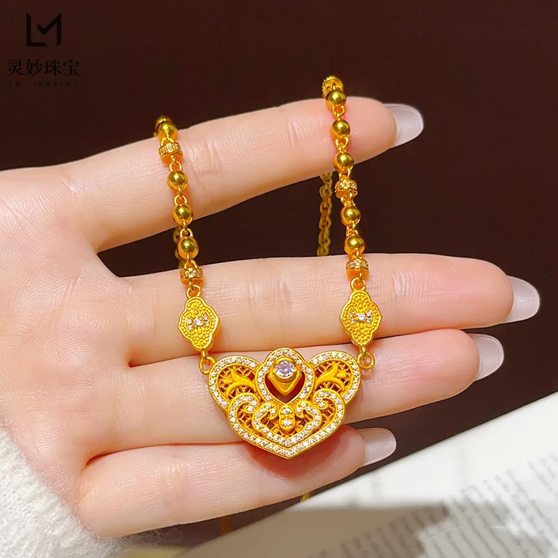 The same 9999 24K real gold women's gold necklace from the gold store, with diamonds chasing the heart and satisfying collarbone