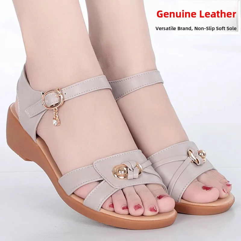 

Comfortable Leather Mom Sandals Women's Summer 2025 New Sle Slope Heel Anti-slip Soft Bot Casual Hollow out Design