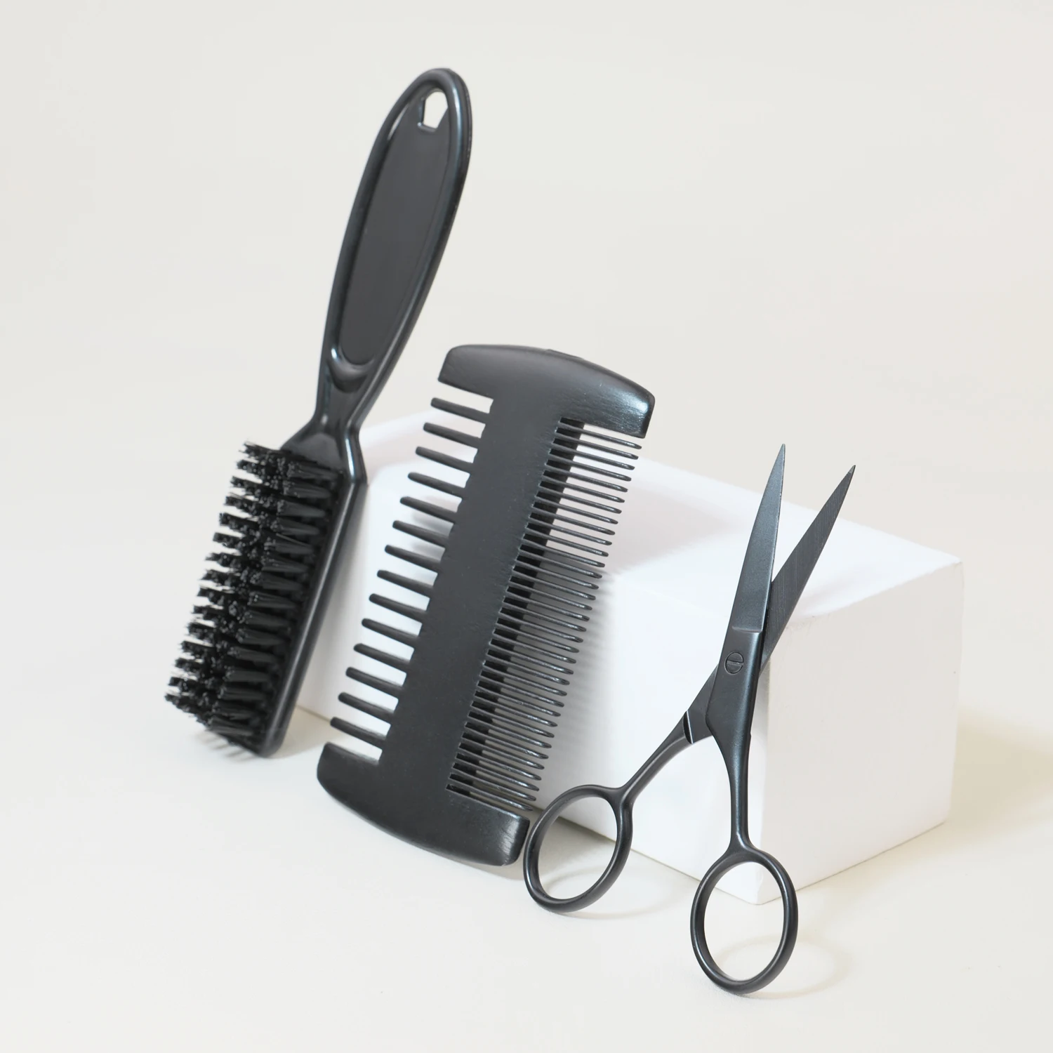 

3-piece men's beard beauty set, including men's beard brush, beard comb, and beard clipper,Special for real hair wigs