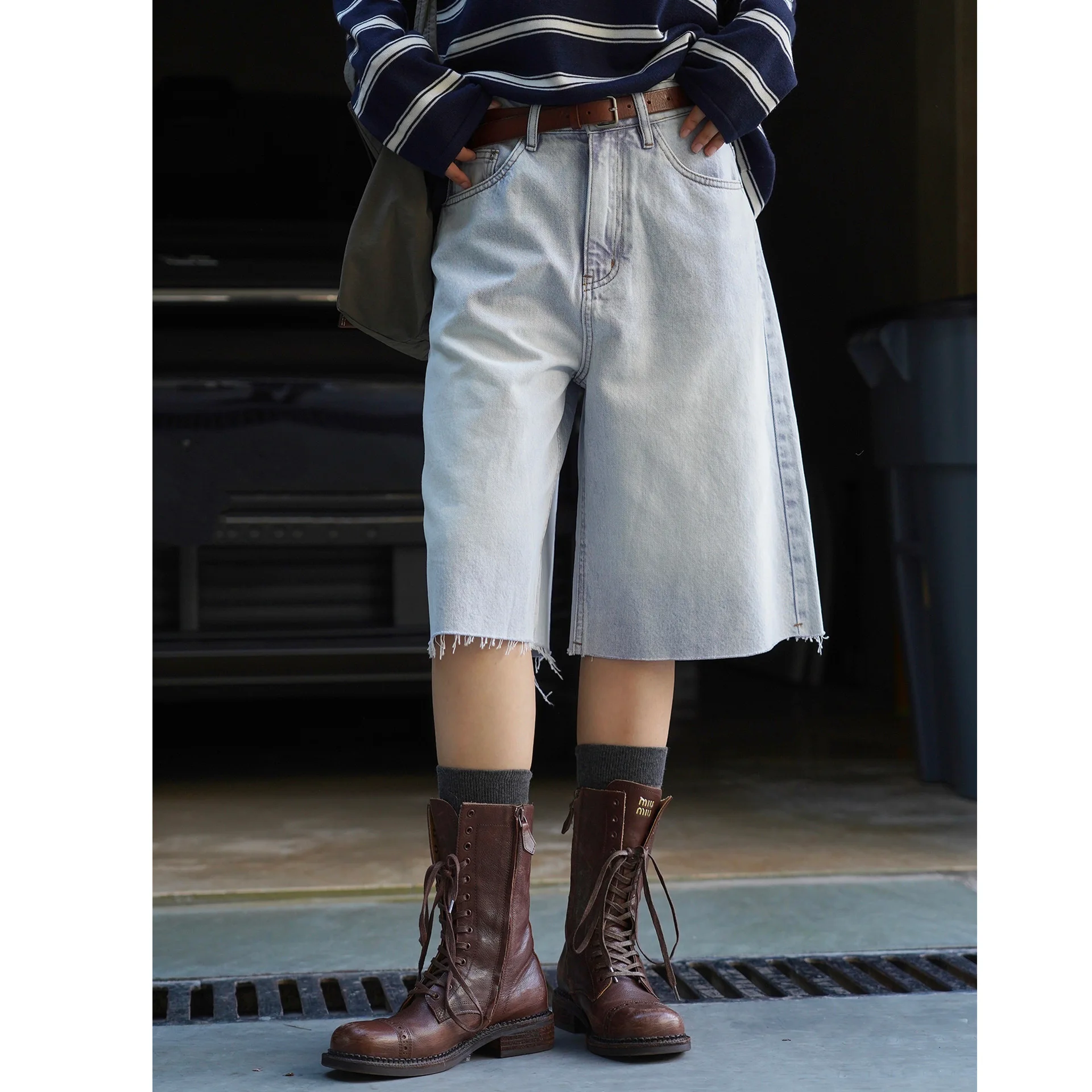 

Autumn Street Style Washed Frayed Hem Jean Shorts Straight Slim Casual Bermuda Shorts For Women