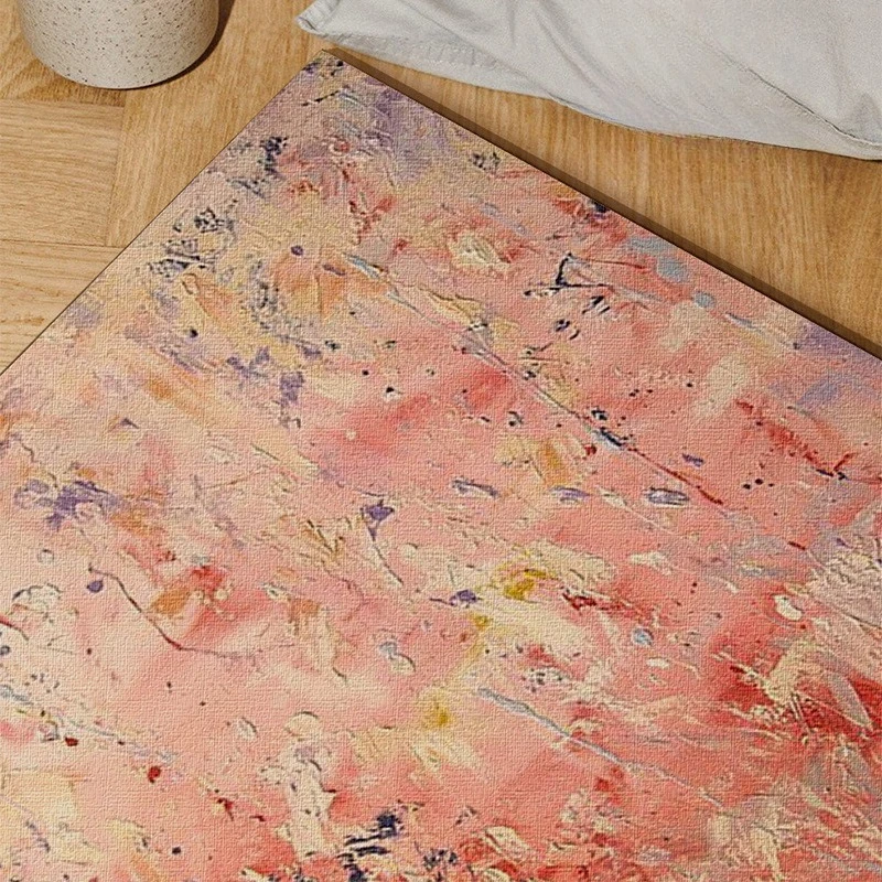 Pure hand-painted oil paintings enter the entrance and hang paintings on the living room sofa opposite the door