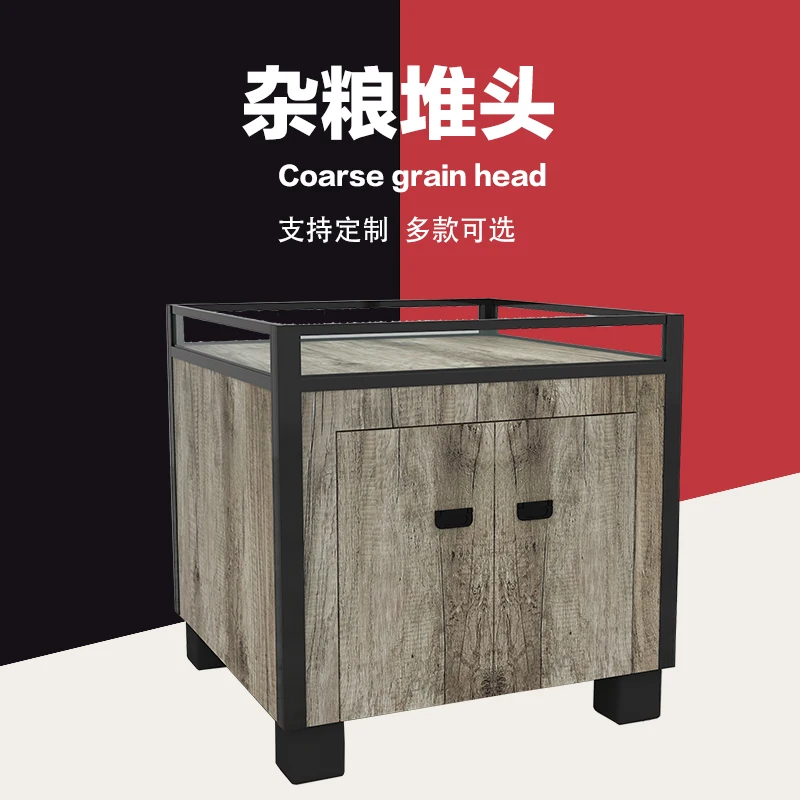 Pilas de cereales de supermercado, vitrinas de frutas secas, estantes de granos de arroz, semillas de melón a granel, frutos secos, sueltos llamados y convenientes