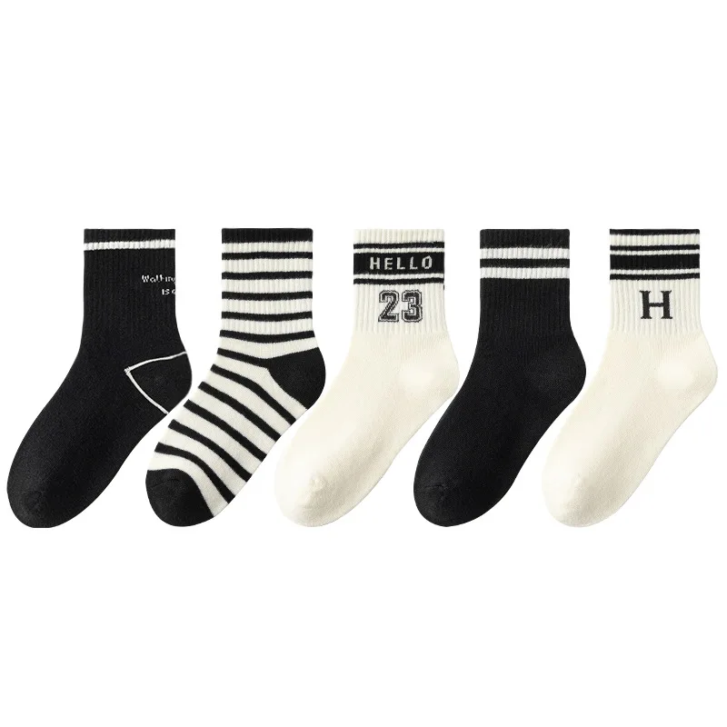 Five Pairs of Four Seasons Children\'s Black and White Striped Fashion Sports Style Comfortable Breathable Socks