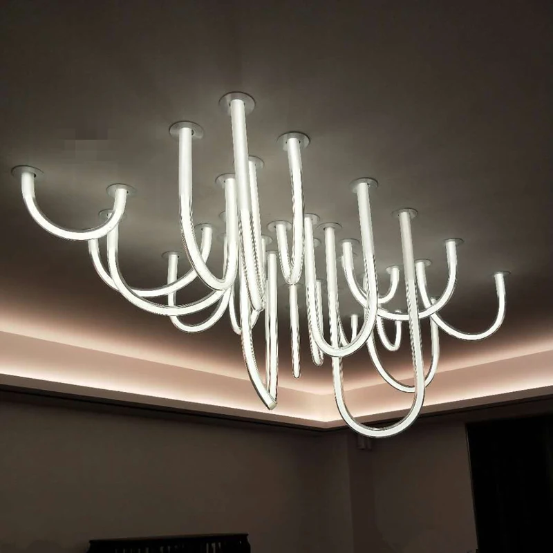 المصمم الحديث والمتعاقد على شكل حرف U غرفة المعيشة الثريا شخصية الإبداعية الفن الحد الأدنى غرفة نوم ضوء السقف