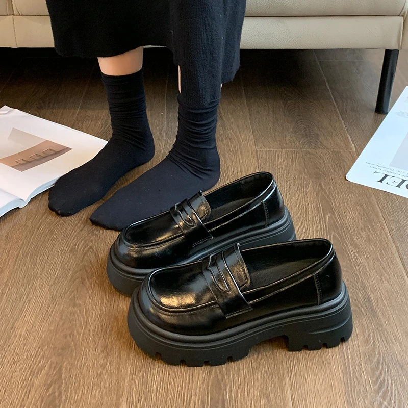 レディースダービーシューズ女性の靴下駄プラットフォーム黒フラットローファー毛皮秋オールマッチレザー快適なドレス新しい-cr