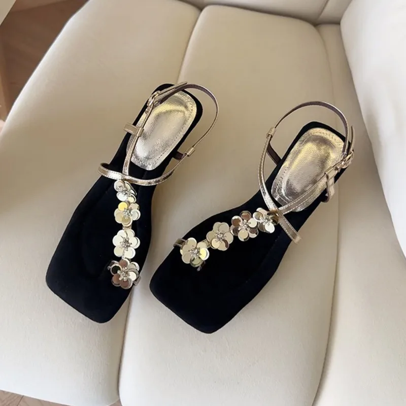 

Square head sequined flower toe sandals, French skirt with wedge sandals