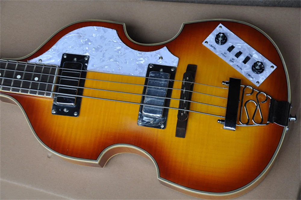 

Электробас-гитара с 4 струнами, хромированной фурнитурой и кленовым грифом, возможна индивидуальная настройка.