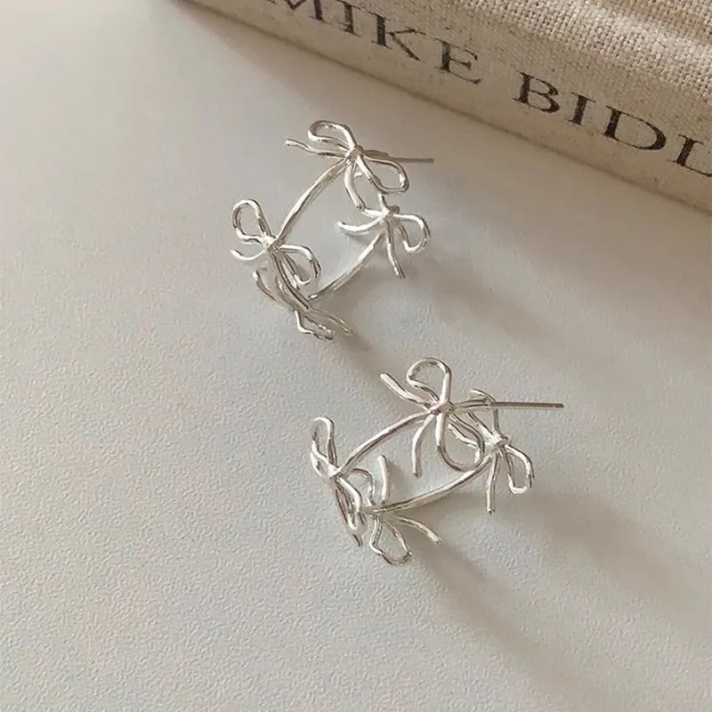 

Ювелирные изделия из стерлингового серебра 925 пробы, серьги-гвоздики с бантом для женщин – балетный стиль, милые девичьи полые серьги C-образной формы