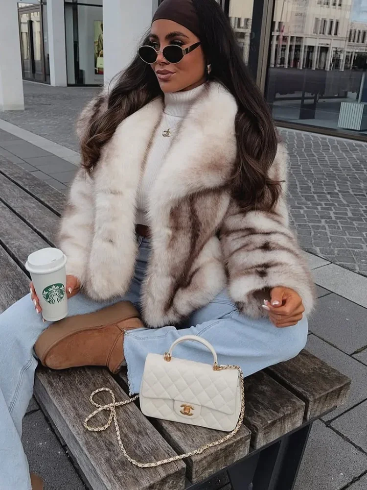 

Зимняя мода Ins для девочек, большая шуба с градиентом, женская толстая теплая верхняя одежда, 2025 г., пушистая куртка из искусственного лисьего меха, топ