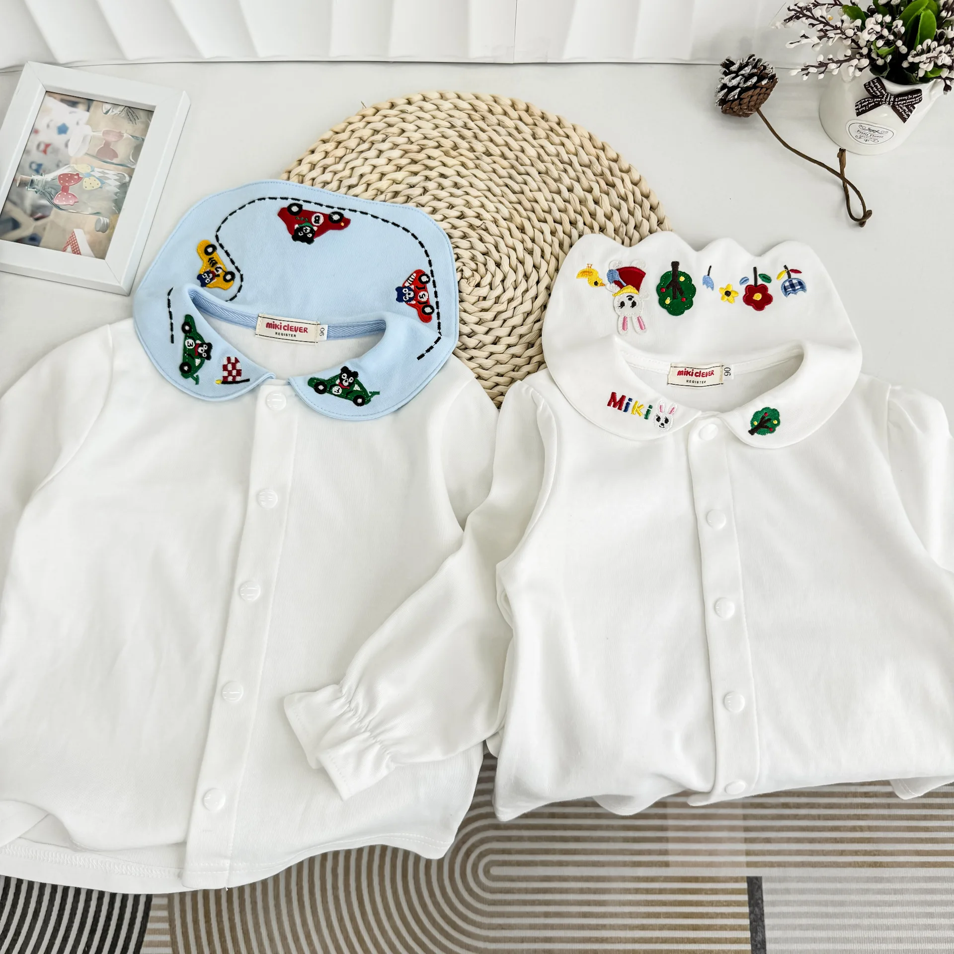 Japonais 2025 automne nouveau polyvalent mignon vêtements pour enfants couleur unie chemise douce pour garçons et filles dessin animé col de voiture intérieur T