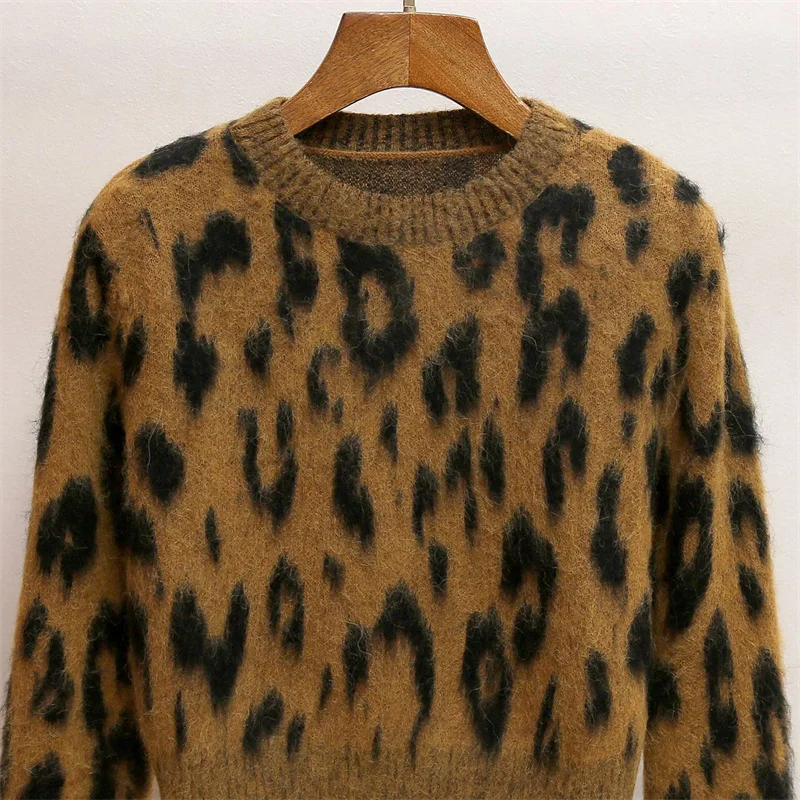 

Women's sweater 2025 Winter New elastic knitted slim fit long sleeved top leopard print round neck pullover y2k Women's jumper