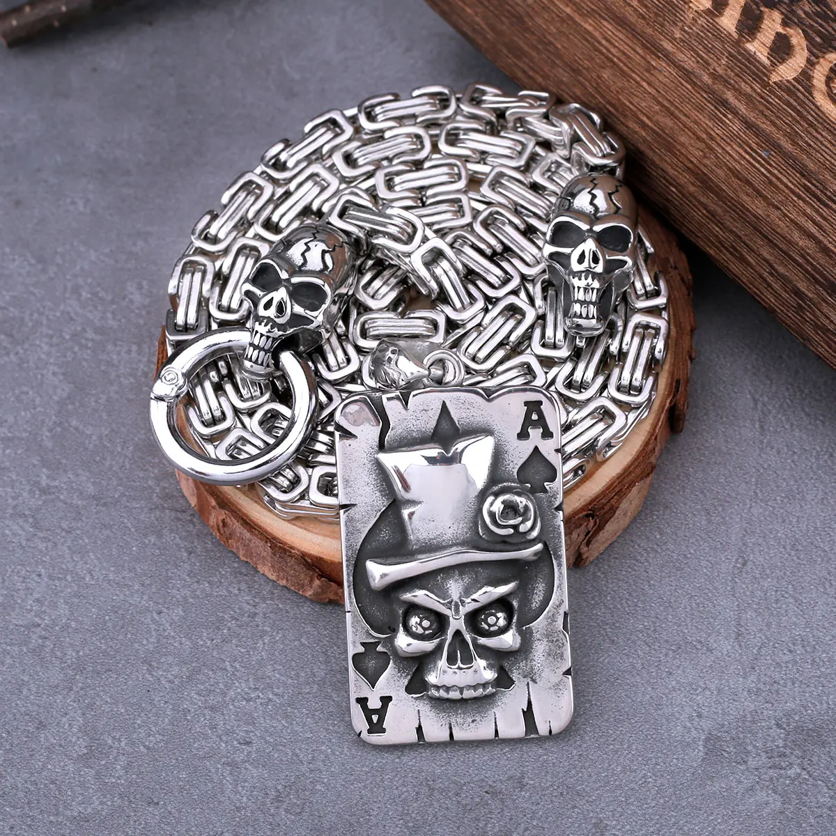 Stainless Steel Spades Magician Skull Pendant with Skull Square Necklace Men Vintage Neo-Gothic Pendant Necklace Hip Hop Jewelry