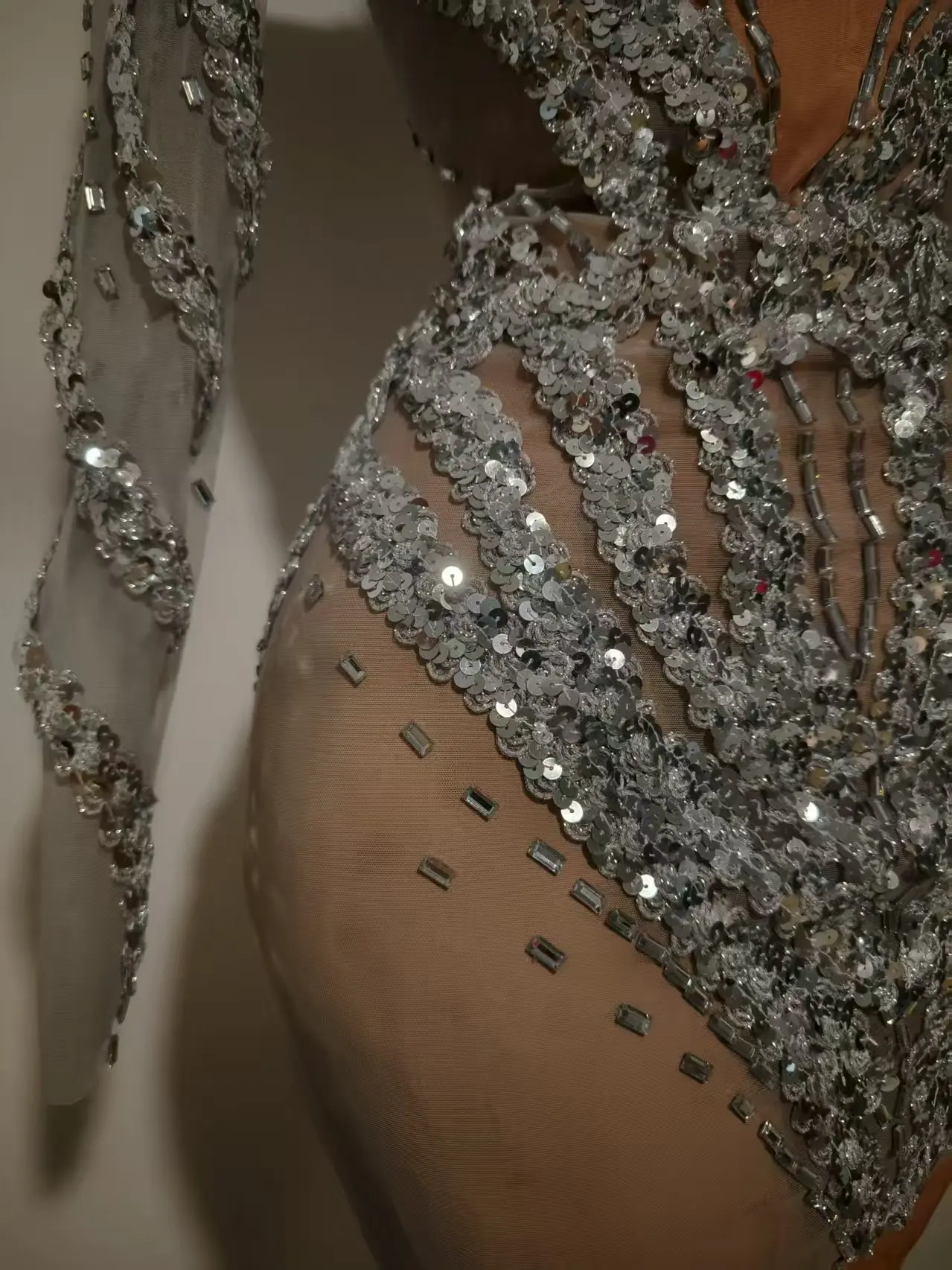 فستان فضي سباركلي ترتر شفاف من خلال Bodycon فستان قصير للنوادي الليلية خارج الحفلات فتاة حار الزي المرحلة حفلة حجر الراين ارتداء Feixiang #6