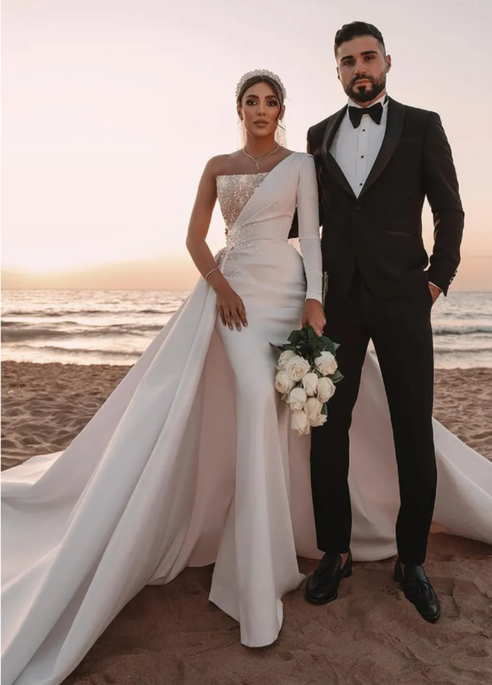 

Summer Ivory Saudi Arabic Dubai Modern Backless Wedding Dresses Sexy One Shoulder Sequins Long Train Wedding Gowns Custom Made