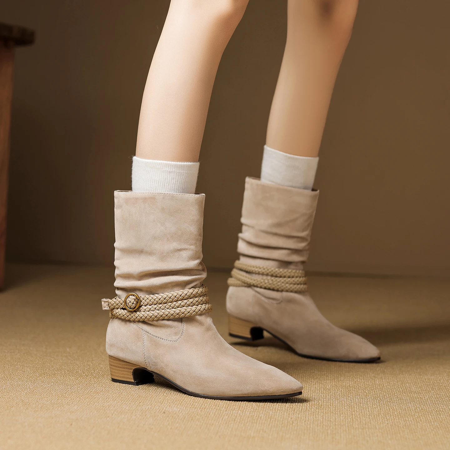 

2025 Winter New Suede Ankle Boots Women Fashion Retro Pointed Toe Belt Buckle Design Wedge Cowboy Boots Botines Para Mujeres