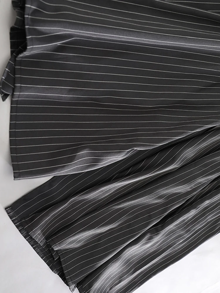 [EAM] High Waist Gray Striped Irregular Pleated Elegant A-line Half-body Skirt Women Fashion Tide New Spring Autumn 2026 1DJ7864