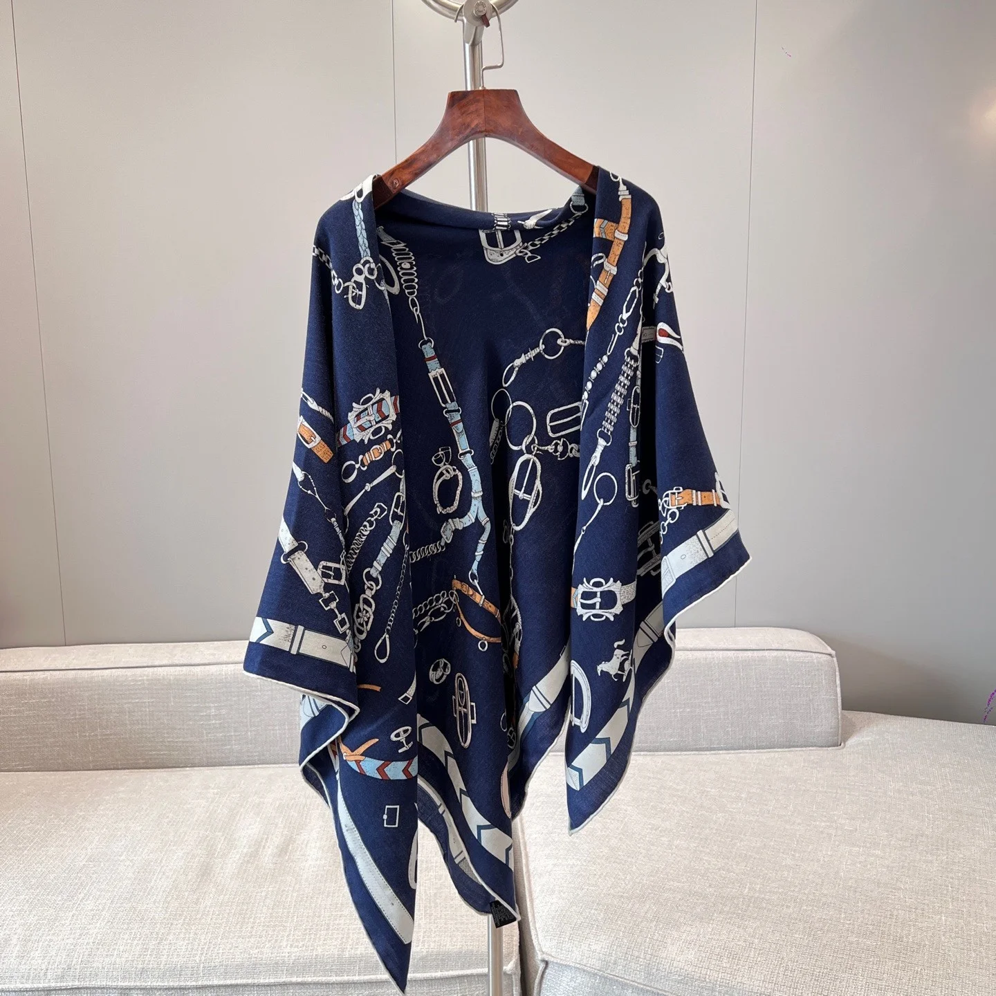 

Роскошные женские шарфы в стиле ретро, универсальные французские шали с цепочкой, женские платки, бархатные и квадратные шарфы, подарки