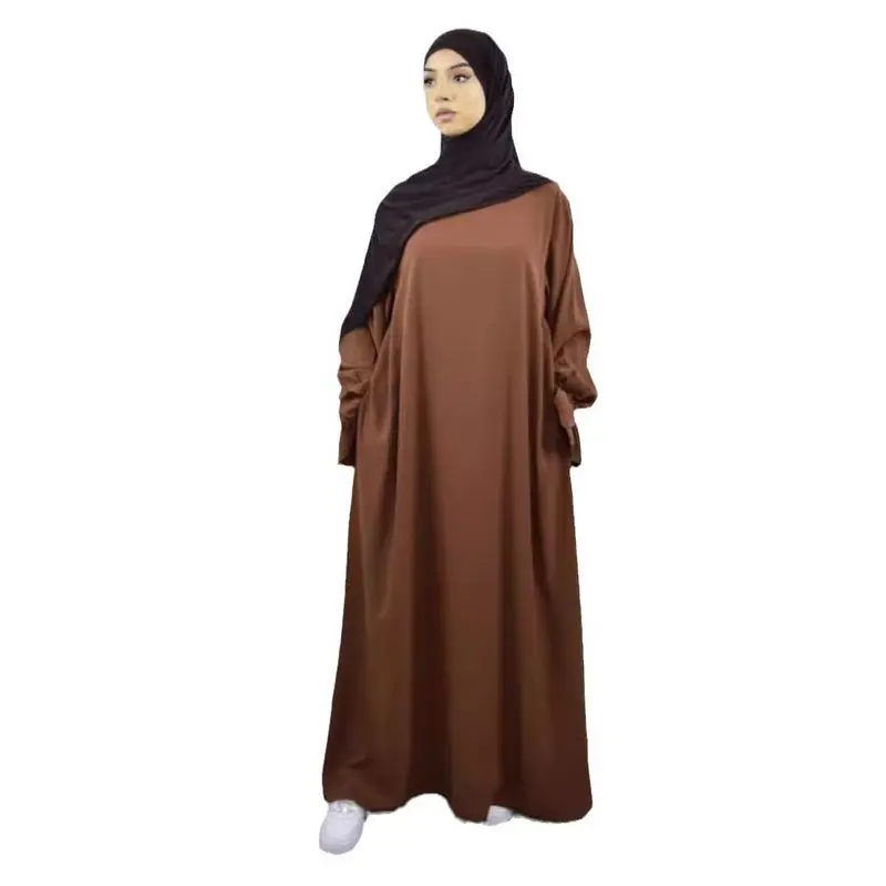 ชุดคลุมสตรีสไตล์ลำลองแฟชั่น พร้อมผ้าคลุมศีรษะและรองเท้าผ้าใบ สีโรบ K04 ฤดูใบไม้ผลิ 2025 ชุดการแสดงแนวชาติพันธุ์