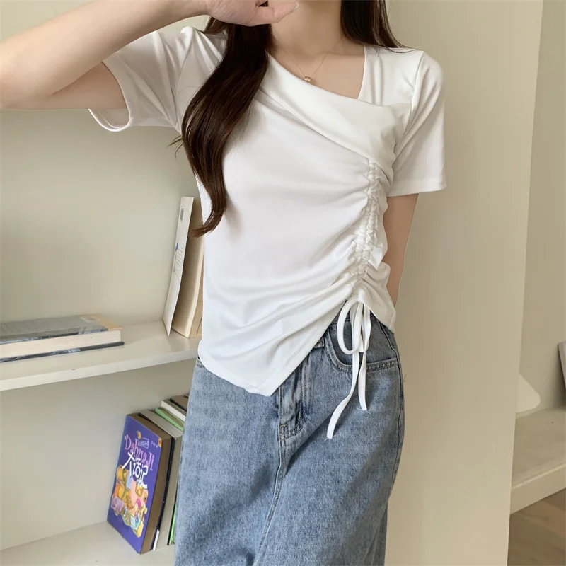 T-shirty damskie marszczenie projekt unikalne modne wszystkie mecze ukośny kołnierzyk Slim Fit słodkie seksowne dziewczyny na co dzień popularne Ins letnie topy