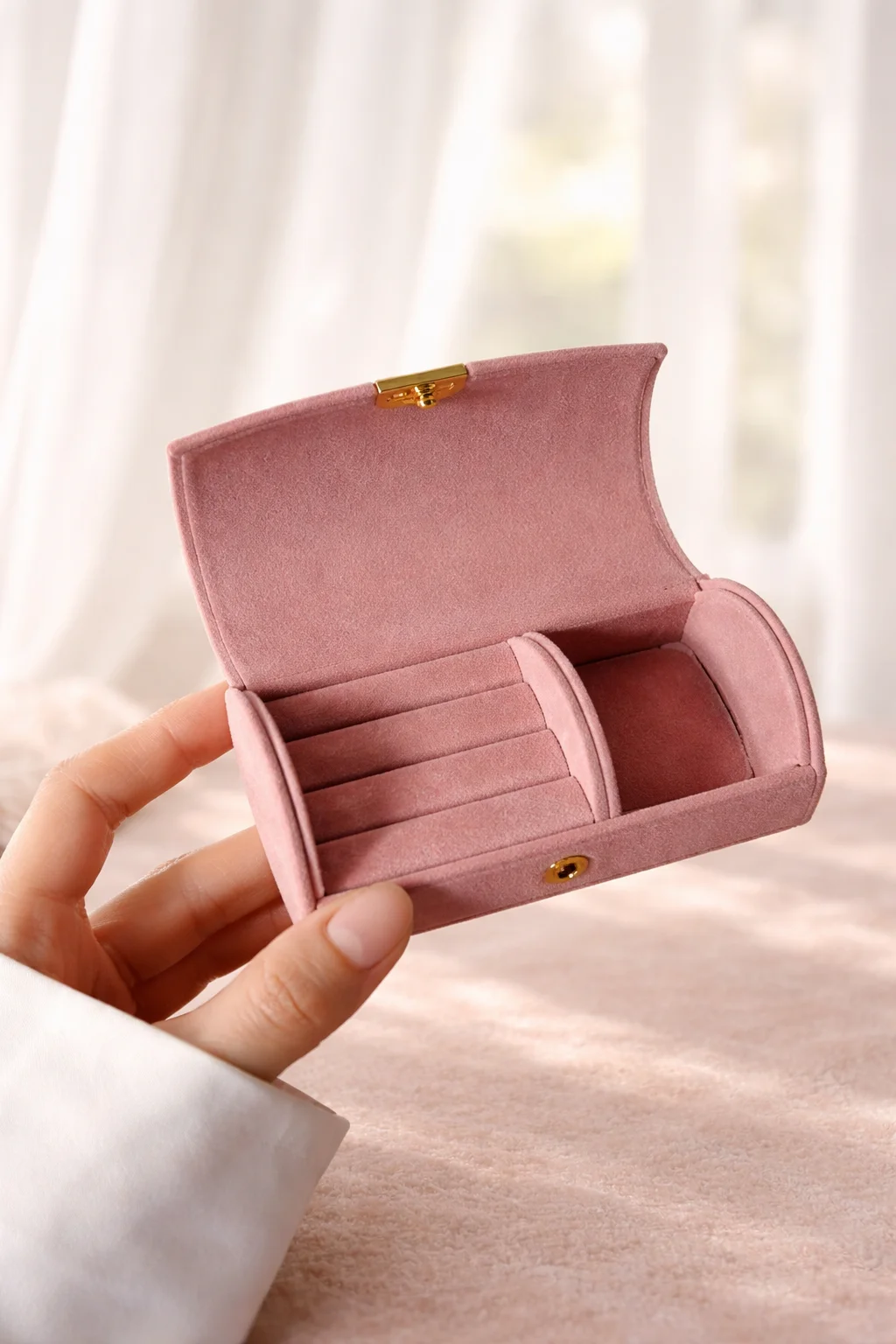 Exquisite and Portable Mini Jewelry Storage Box for Women's Business Trips Anti-oxidation Light Luxury Velvetring Jewelry Box