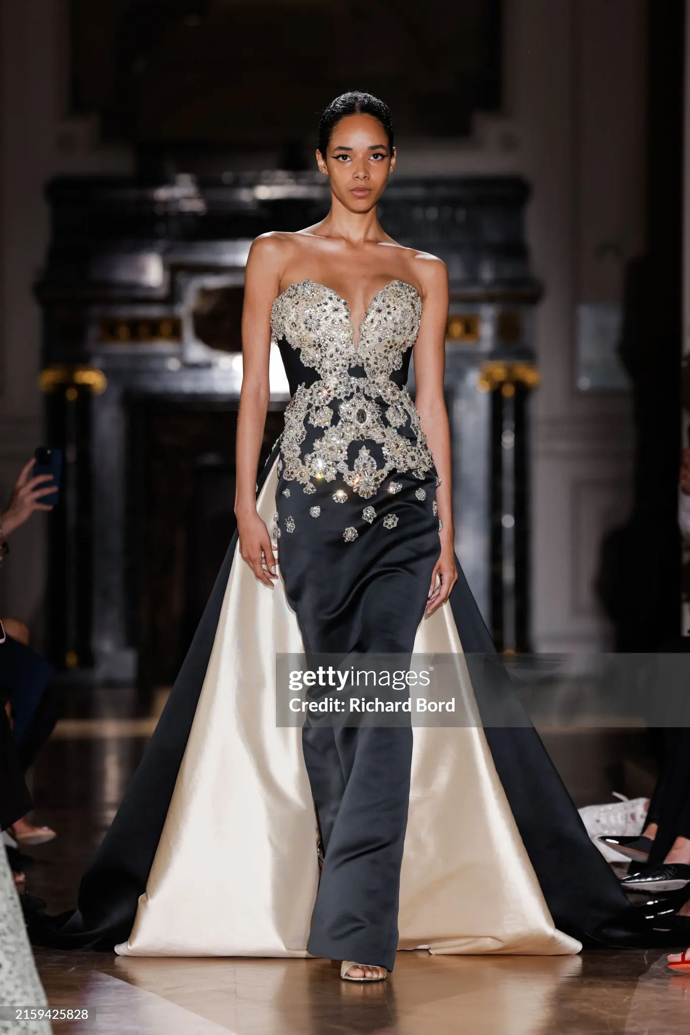 L269 Zuhair Murad Black and White Lace Appliques Crystal Satin  فساتين السهرة vestidos de fiesta  فساتين سهره evening dresses