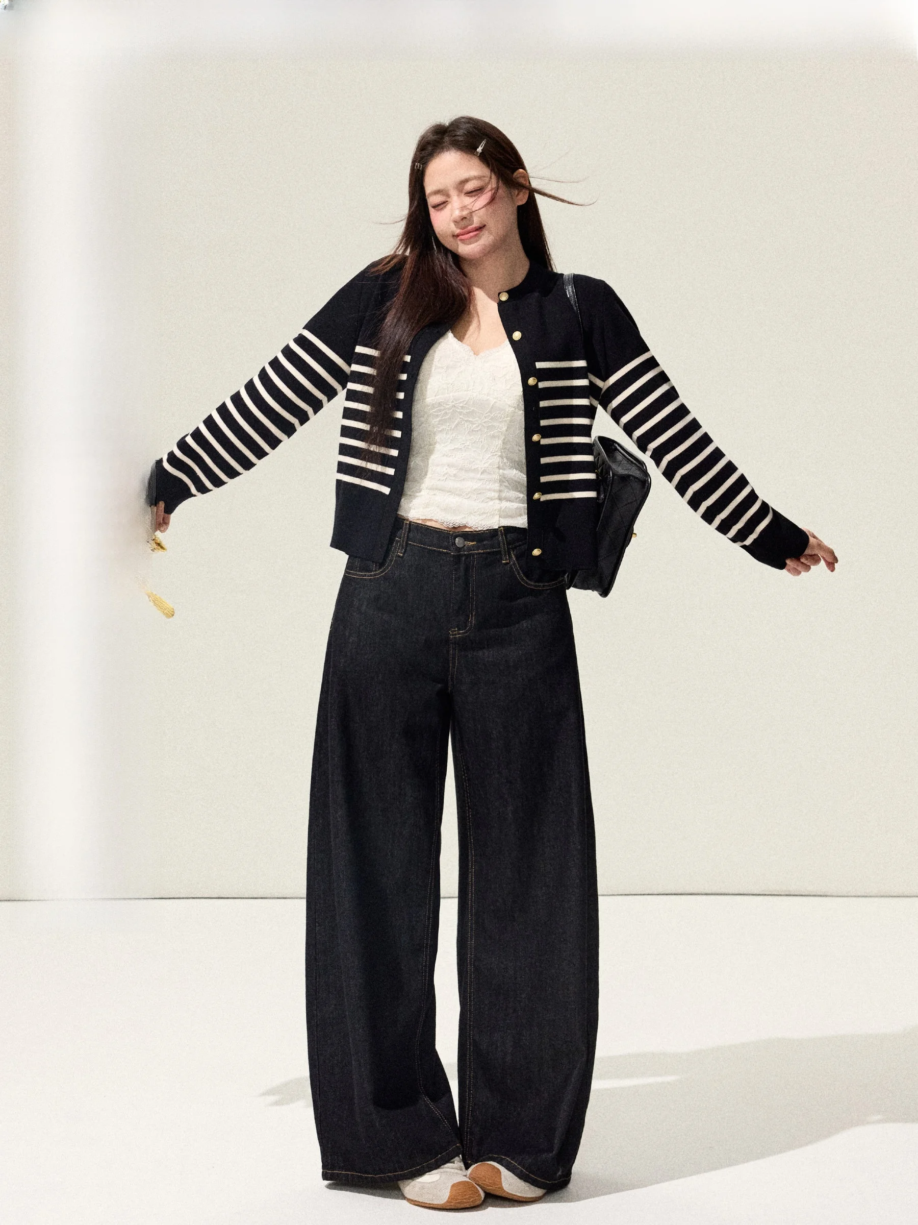 

Вязаный свитер больших размеров и джинсовый комплект, цветная полоска, дизайн, модный осенне-зимний наряд для пышных женщин