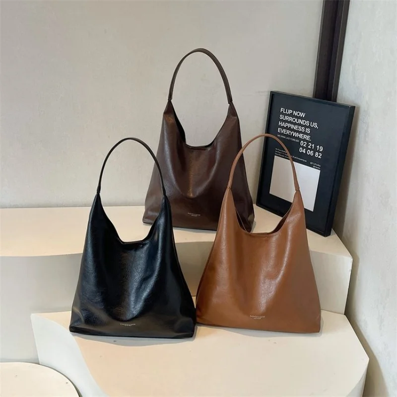 

Stylish Ladies Hand Bags Made Of Faux Leather Featuring Trendy Luxor Vintage Lightweight Soft Daily Look​