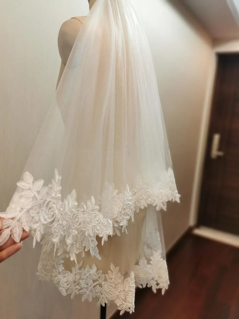 

Short 2 Layers Lace Wedding Veil with Comb White Ivory 2 T Soft Tulle Bridal Veil with Blusher Wedding Accessories