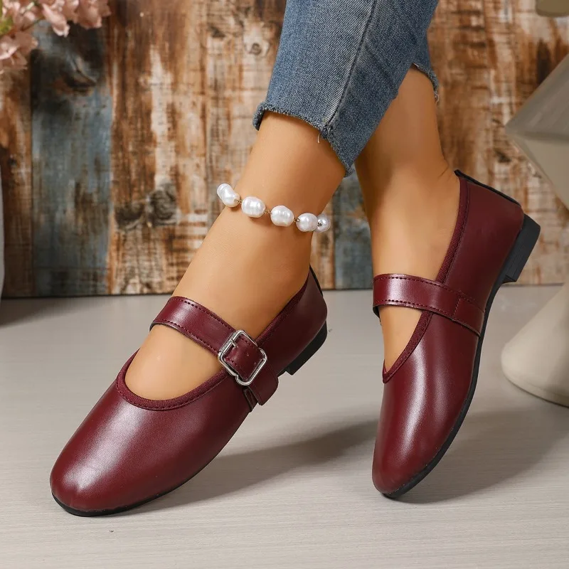 

Новые кожаные туфли на мягкой подошве с круглым носком в стиле ретро 2025 года.