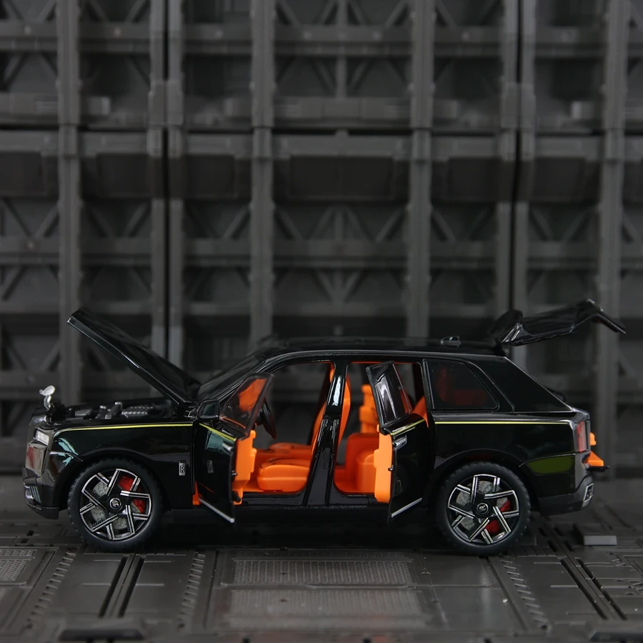 1:24 Rolls Royce Cullinan adorno de modelo de coche de aleación, puertas y capó de motor, el maletero se puede abrir para juguetes para niños