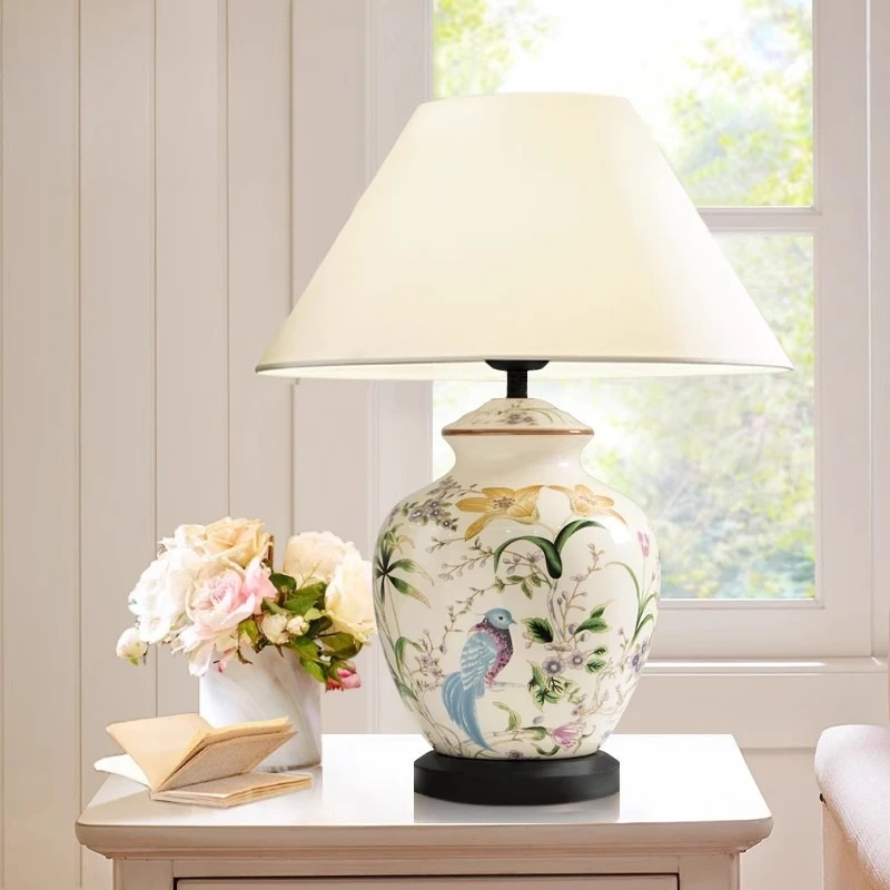 النمط الأمريكي زهرة الطيور مصابيح طاولة سيراميك LED غرفة نوم السرير مطعم غرفة المعيشة دراسة مصمم تركيبات الإضاءة الإبداعية