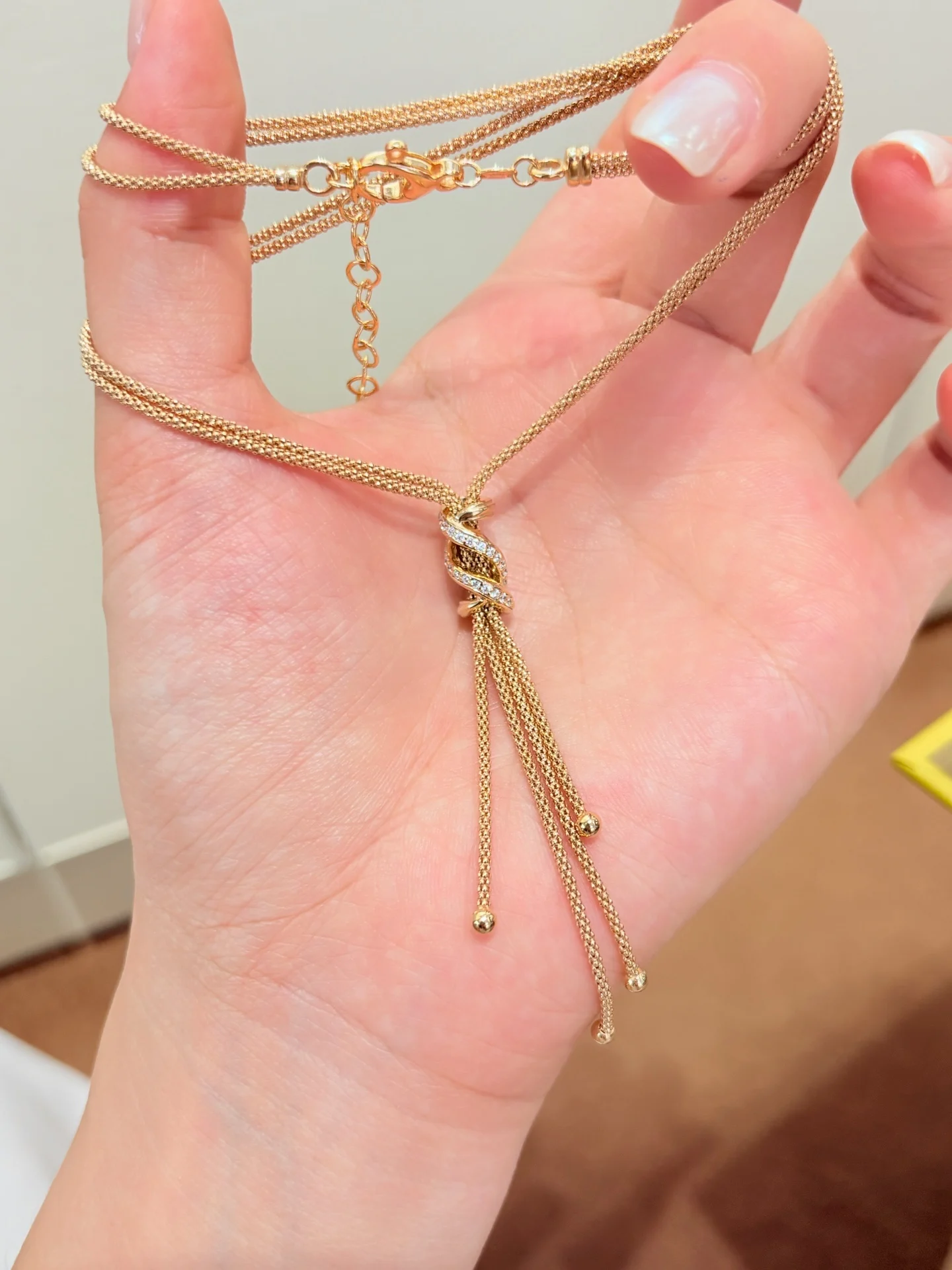 

Italian - Crafted Delight: A Necklace of Unrivaled Elegance-Premium Quality.Flawless Details.Zero Cheap Feel