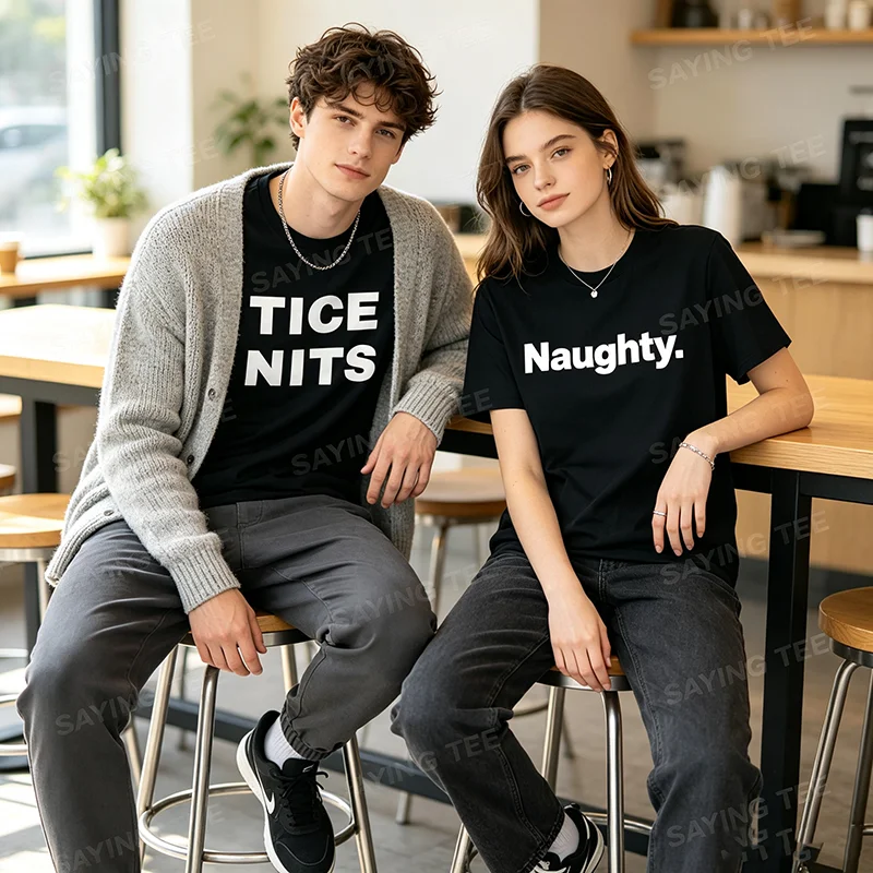Naughty Pun TICE Nits T-Shirt, Y2k mit dem Aufdruck „Naughty“ und lustigen grafischen Buchstaben, Humorvolles Kurzarm-Shirt aus weicher Baumwolle – Detail 3