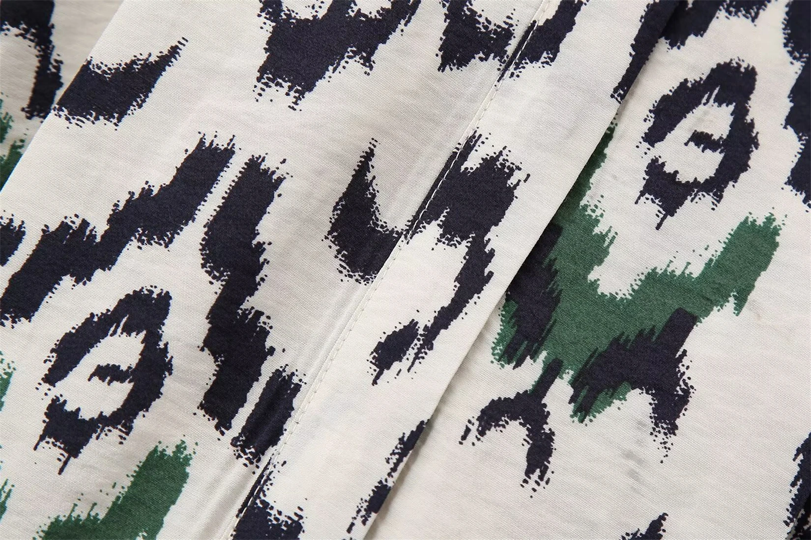 فستان نسائي قصير مطبوع عصري 2025 طية صدر السترة تصميم جميل وأنيق وصول جديد