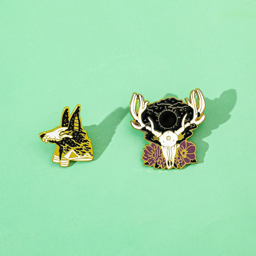 Halloween Brooch Personalized Funny Deer and Wolf Metal Badge Small Accessories Wholesale Cap Pins for Clothes Backpack Pin Bag