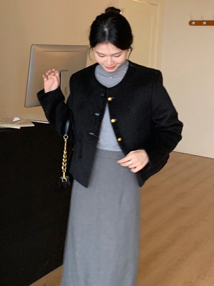 

Black Short Woolen Coat Hepburn Style Women's Fashion Korean Personality High-End Feeling Length Outerwear Jacket
