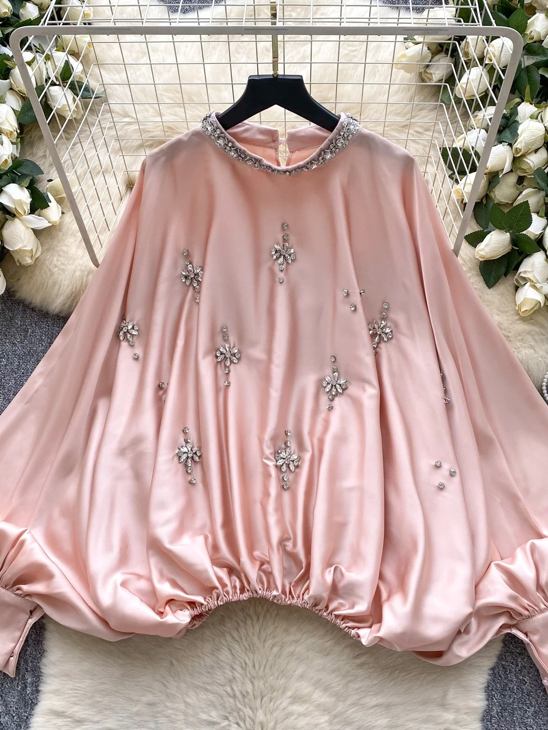 

Faionable Heavy Embellied round Ne Lantern Sve Silk irt Women's Loose Waist Cinching Meat Covering Top for Autumn