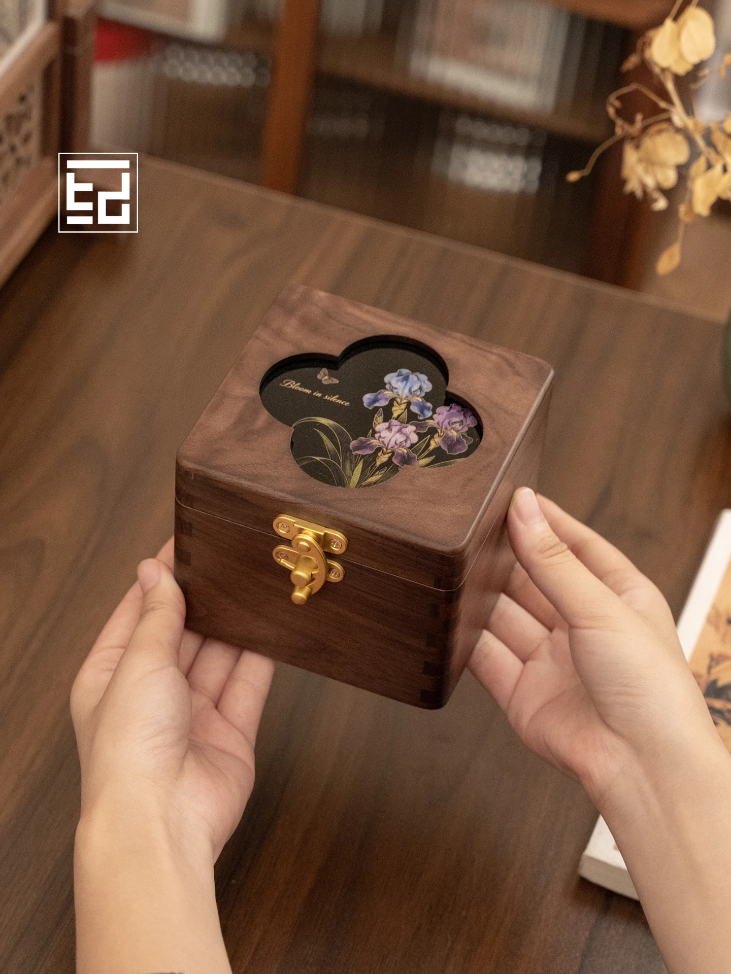 boite-de-rangement-en-bois-de-noyer-de-qualite-superieure-pour-objets-culturels-boite-en-bois-de-forme-carree-a-usage-special-pour-chapeau-officiel-lion-head