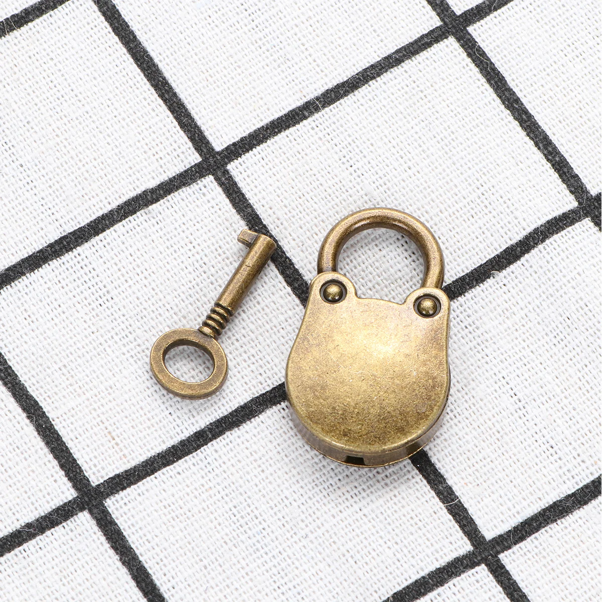 

3Pcs Finish Mini Locks Key Set Vintage Style Padlock Charms for Jewelry Projects Portable Light