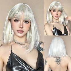 Krótki Bob Blunt Cut Syntetyczne Peruki z Grzywką Białe Platium Blond Włosy Lolita Cosplay Peruka dla Kobiet Codzienna Impreza Odporna na Ciepło