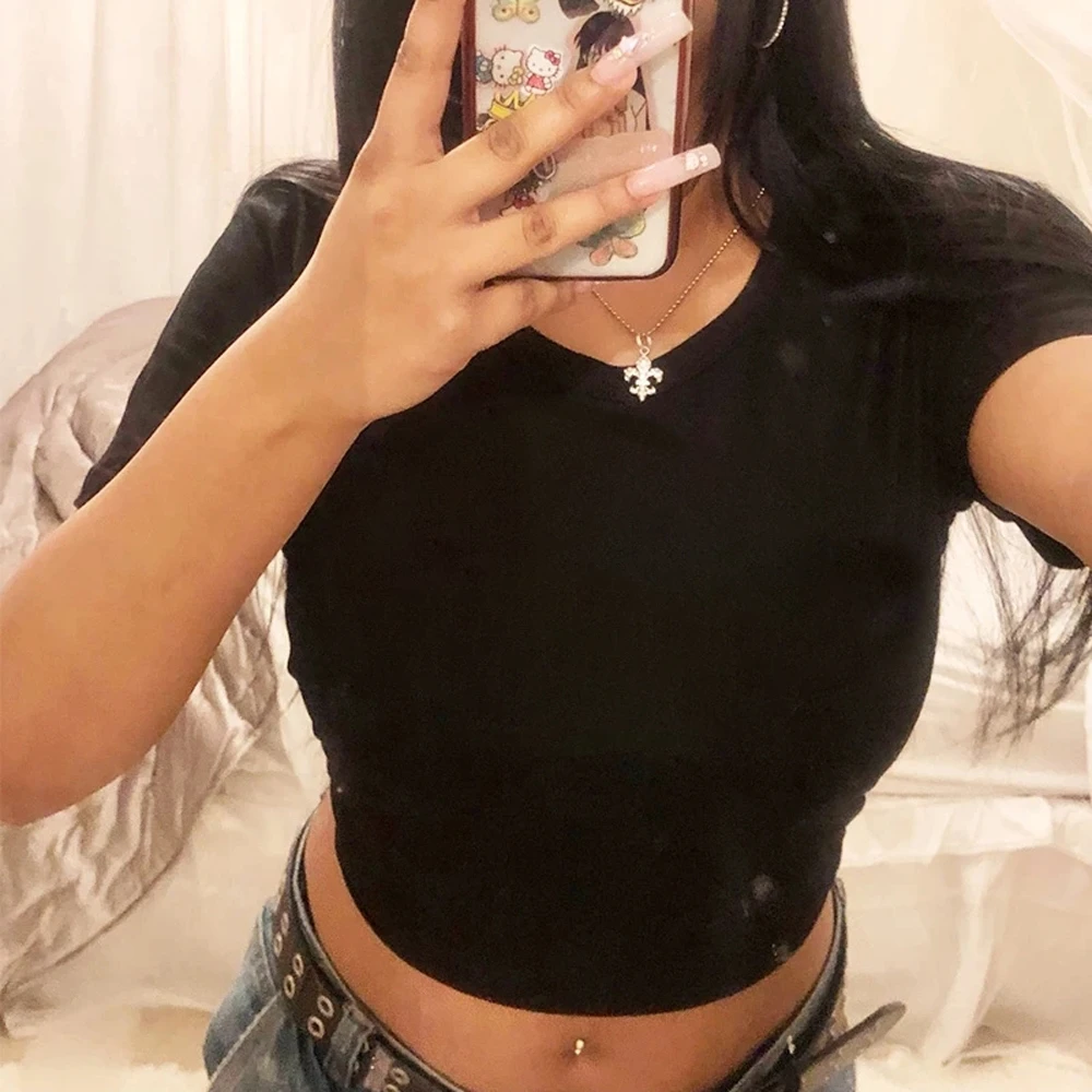 المرأة أنا أحب صديقي لذلك يرجى البقاء بعيدا عني الجرافيك المحاصيل الأعلى أسود تي شيرتات قصيرة الاكمام مزيج البوليستر