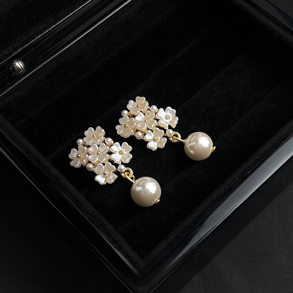 Elegant White Flower Pearl Drop Earrings for Women Gold Color Floral Dangle Earrings Romantic Wedding Bride Jewelry Gifts
