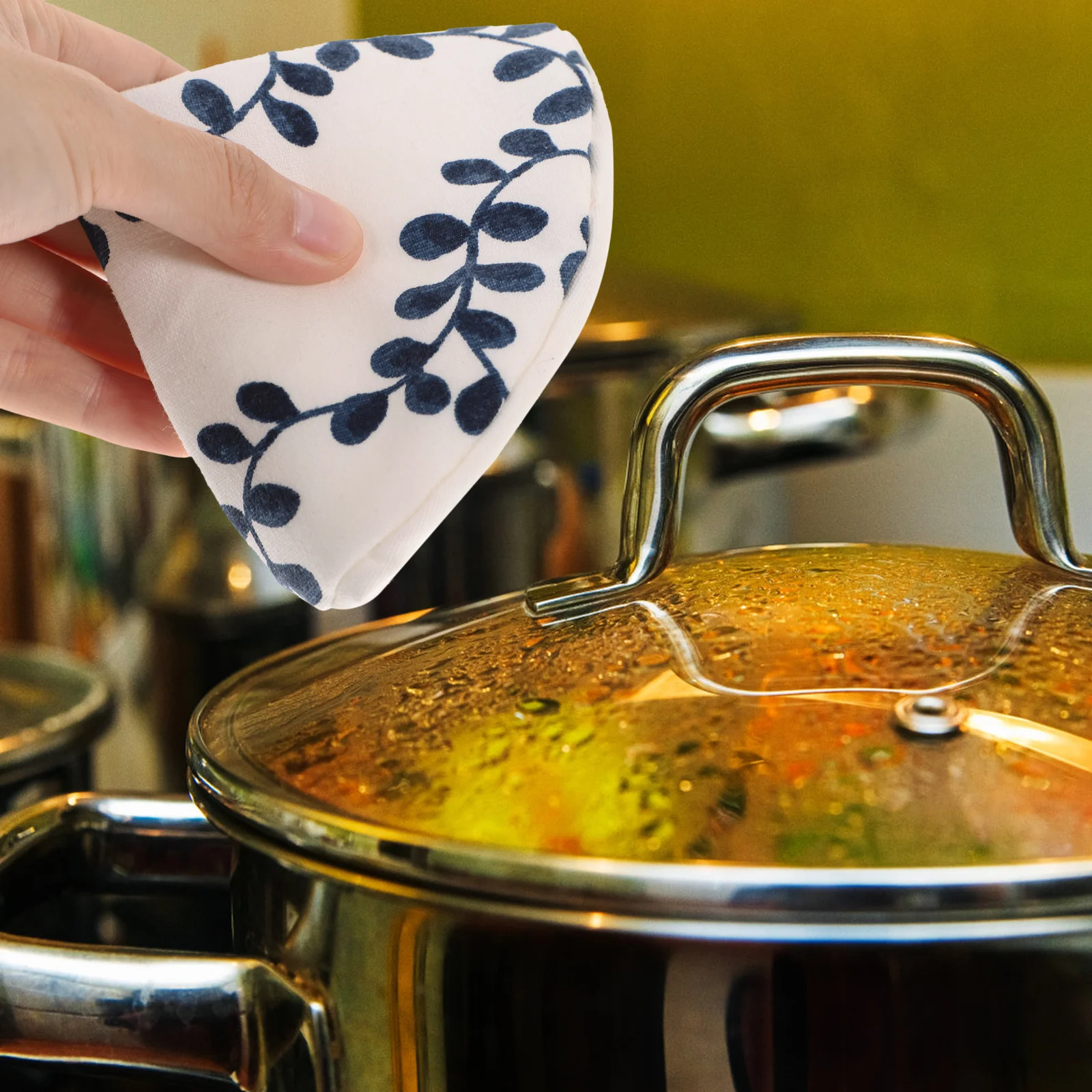 

4Pcs Heat Resistant Casserole Handle Covers Triangle Grip Pot Sleeve Non Slip Kitchen Tools Pot Handle Cover