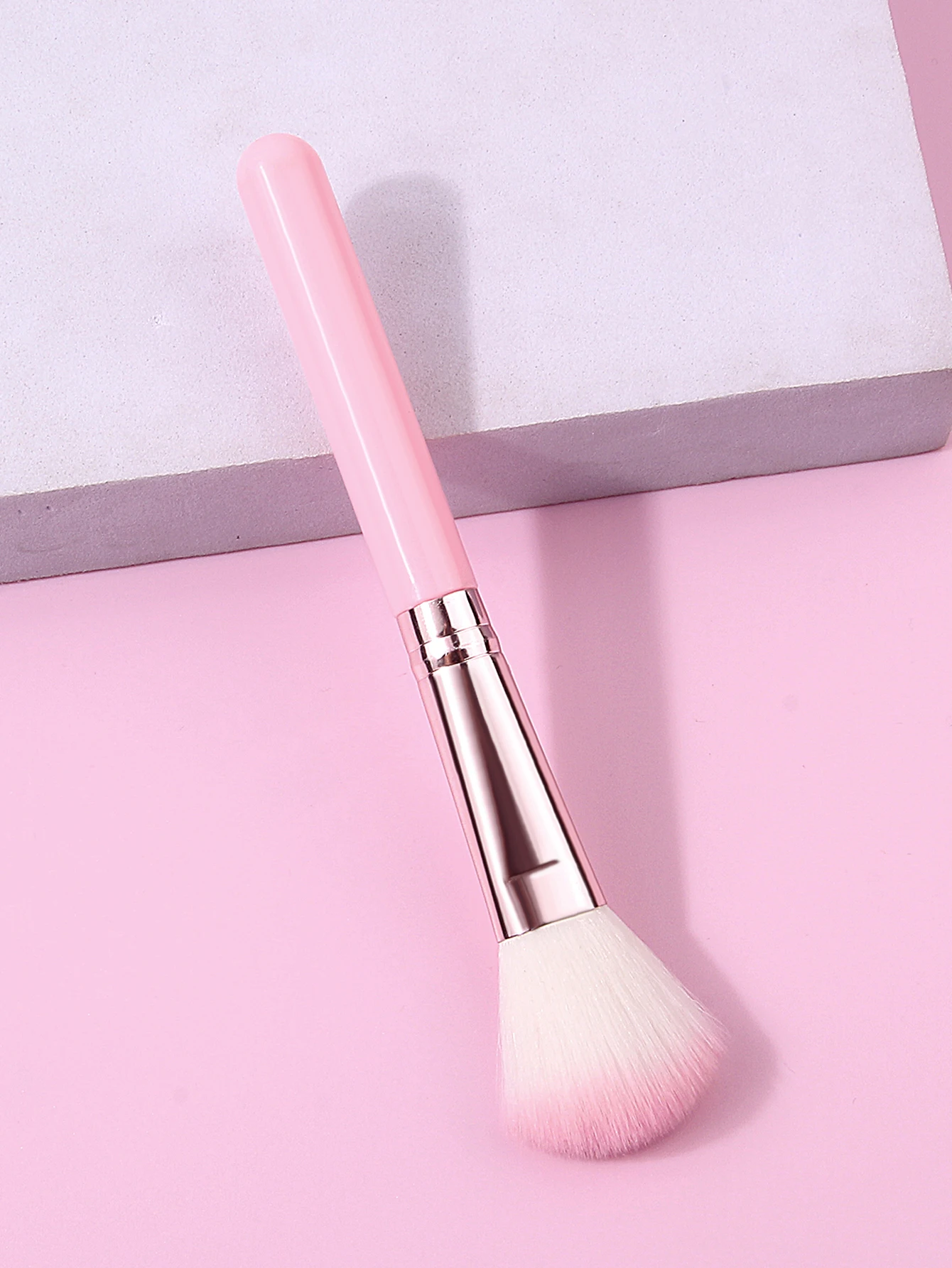 1pcs Multi-Functional Blush Brush, Facial Makeup Brush, Smudge Brush and Highlight Brush - Essential Makeup Tools for Beginners