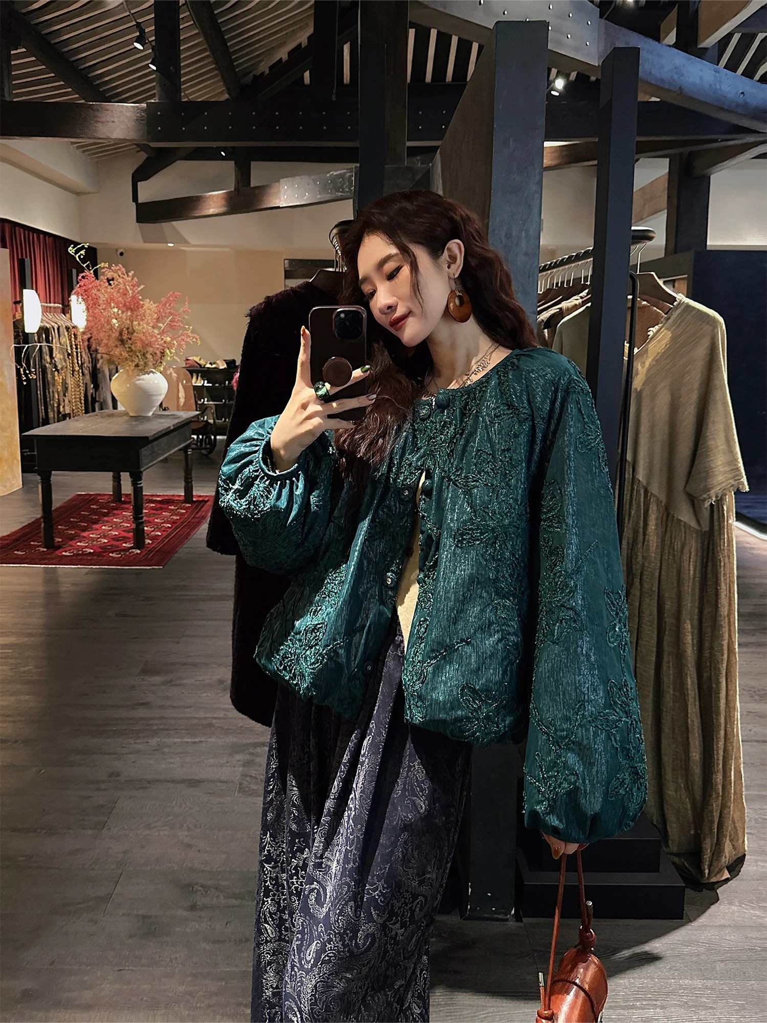 

Новая китайская женская зимняя куртка Sanji Bla Flower из гусиного пуха, модная, теплая, с высокой талией, длинными рукавами