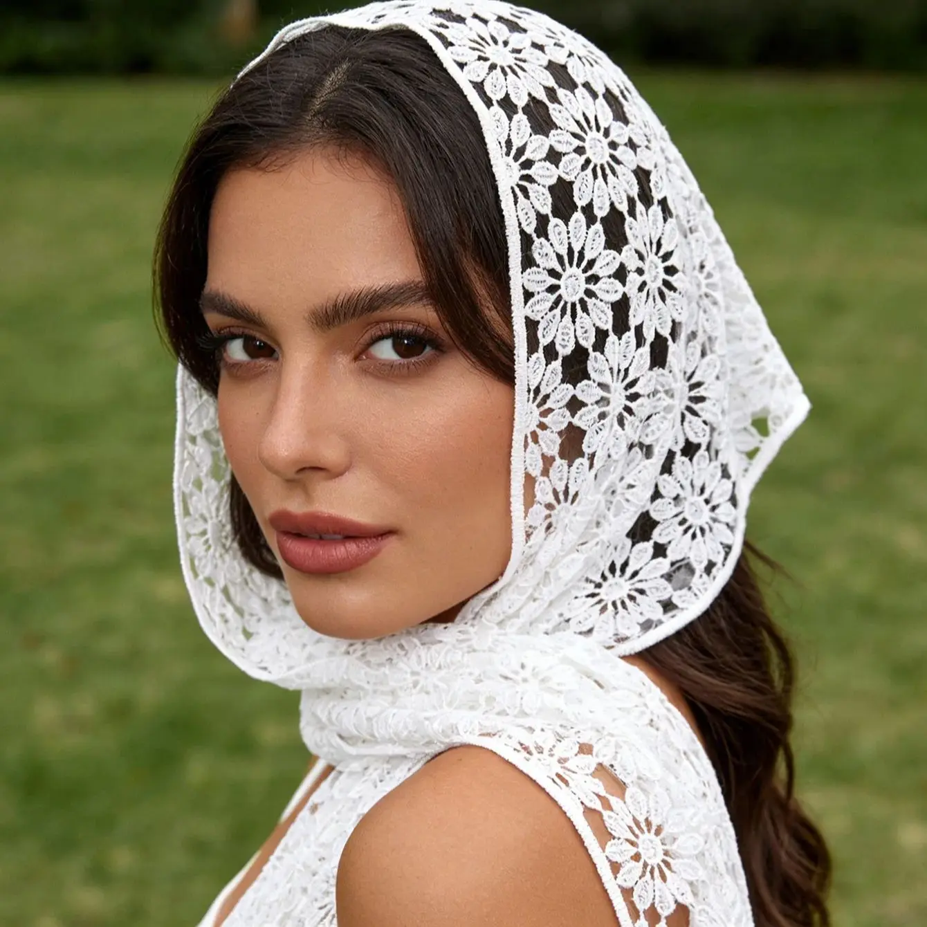 Ladies' Retro Artistic Lace Hollow Triangular Scarf Versatile Fashionable Shawl for Daily Wear