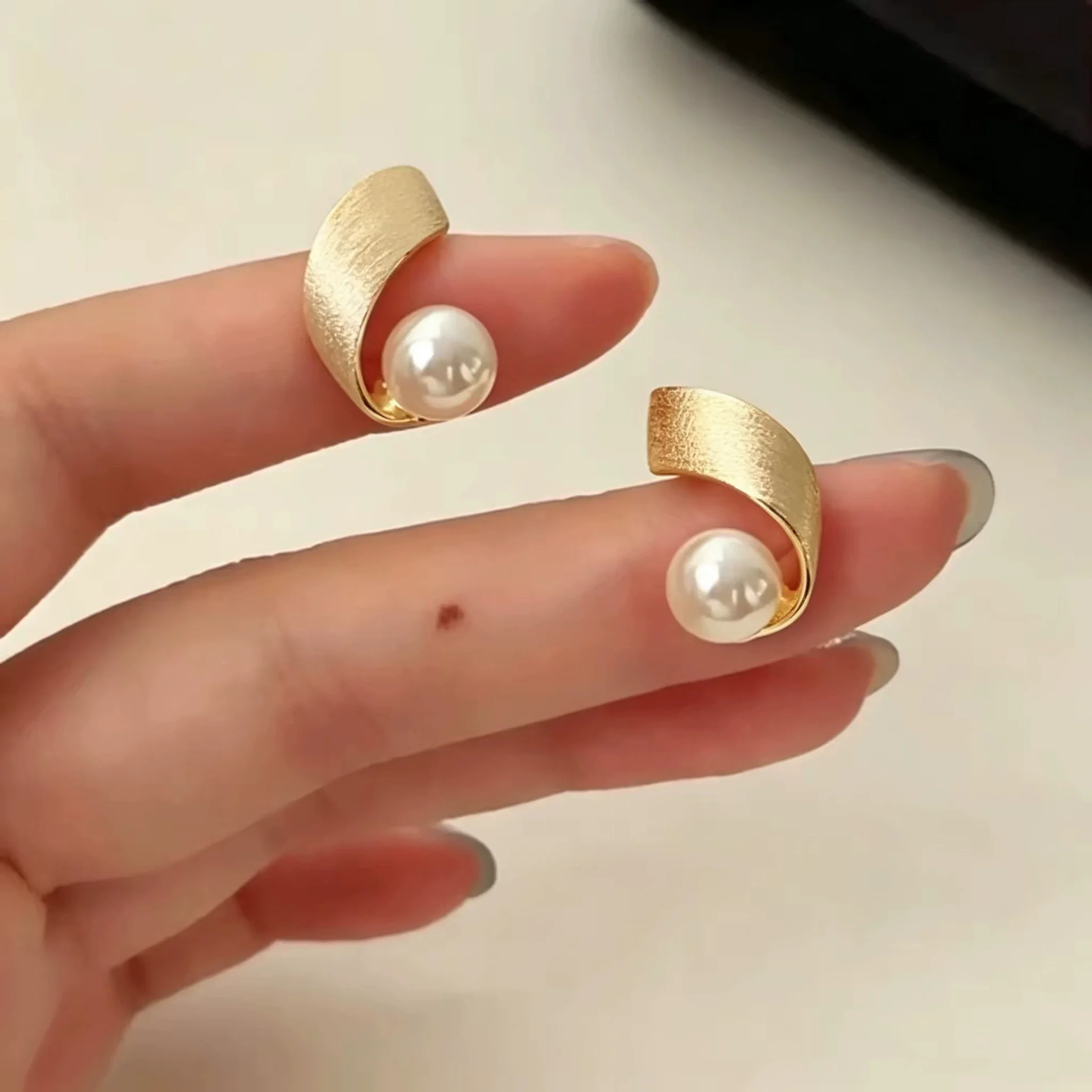 925 Sterling Silver Spiral Pearl Earrings For Women Fashionable and Versatile Jewelry Accessories Gift
