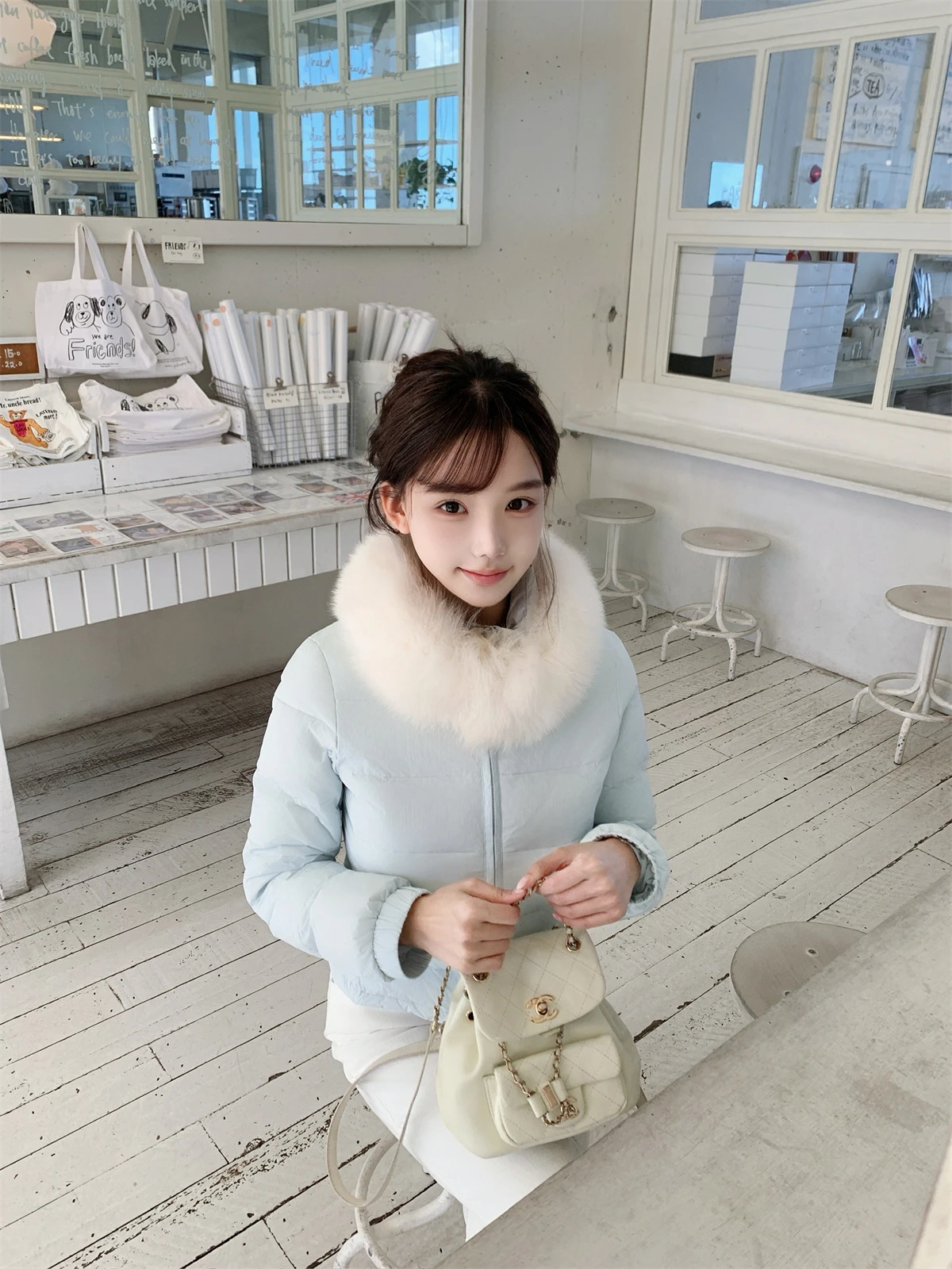 

Зимнее пальто Kikimy с меховым воротником, 90% утиный пух, молочно-голубое, прямой крой, для женщин, для повседневной носки, с индивидуальной окраской