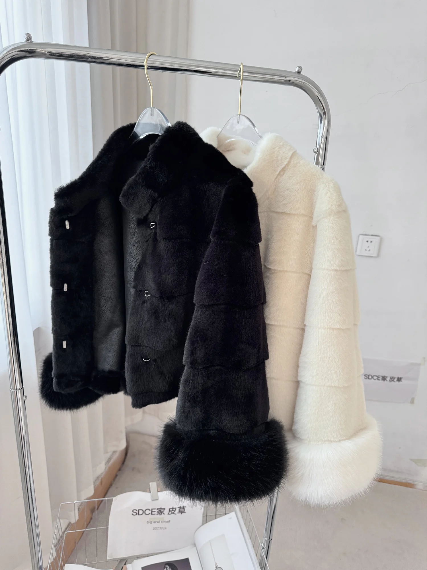 Manteau ample en Faux poils de vison pour femme, col rond, manchettes en fausse fourrure de renard, manches longues, vêtements d'extérieur courts et doux, automne et hiver